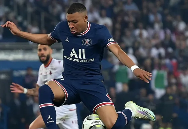 Sau 40 năm, Ligue 1 mới có một cầu thủ như Mbappe - Bóng Đá