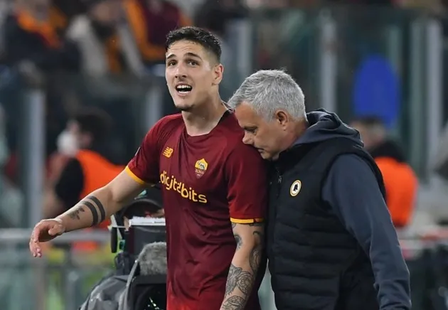 Nicolo Zaniolo ‘prepared to SUE’ Jose Mourinho’s Roma - Bóng Đá