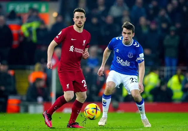 Jamie Carragher noticed what Liverpool fans did when Diogo Jota was subbed on tonight - Bóng Đá