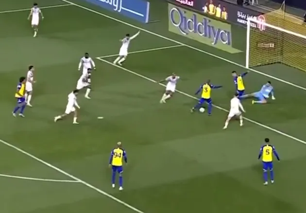 Tròn mắt với 2 pha kiến tạo khó tin của Ronaldo - Bóng Đá