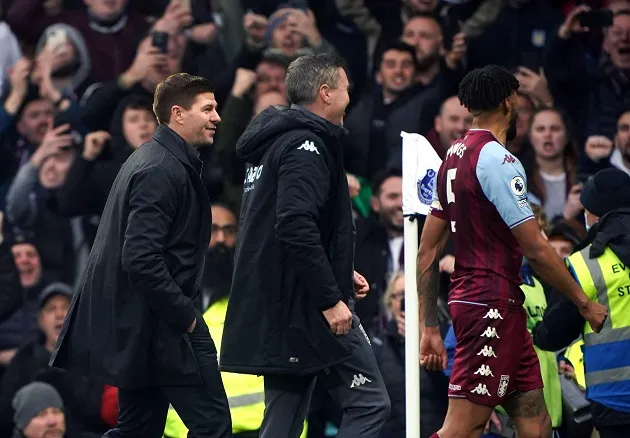 What Steven Gerrard did at full-time whistle after Aston Villa win at Everton - Bóng Đá