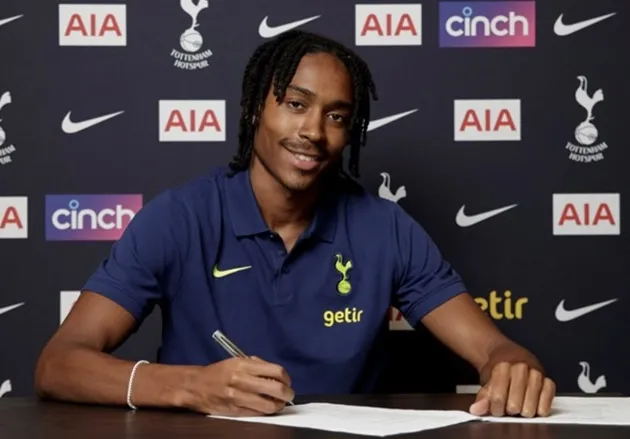 Official Tottenham announce Djed Spence - Bóng Đá