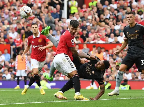 Paul Parker: Manchester United have their own Sergio Ramos in the form of Lisandro Martinez - Bóng Đá