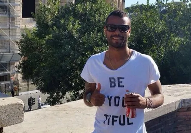 Ashley Cole attacked at home by gang of masked robbers who stole his jewellery - Bóng Đá