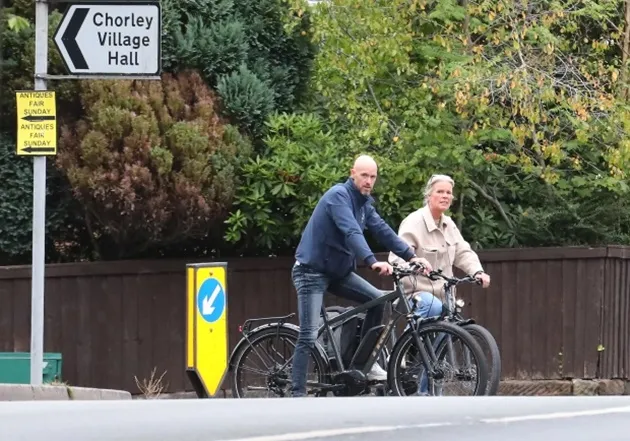 Erik ten Hag gây sốt, khuấy động đường phố Manchester - Bóng Đá