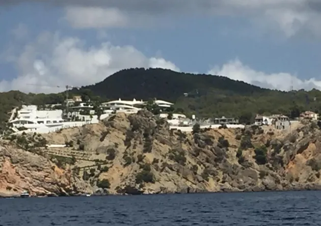 Newcastle owner Ashley’s billionaire lifestyle with 33-bed London house, four homes in Spain, and £32m mansion in Miami - Bóng Đá