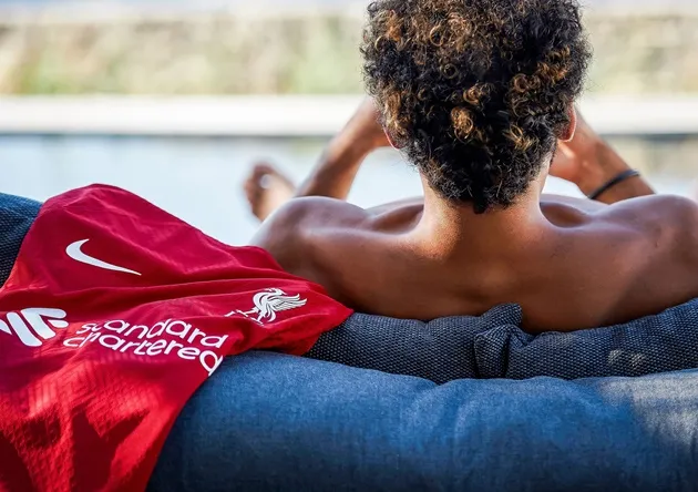 Mohamed Salah enjoys a sun-soaked holiday on the beaches of Greek island Mykonos - Bóng Đá