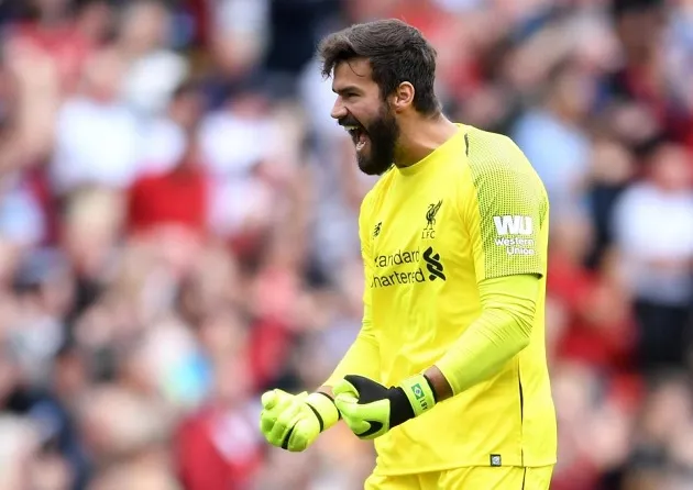 Sau trận đại thắng cùng Liverpool, Alisson trở về làm người đàn ông của gia đình - Bóng Đá