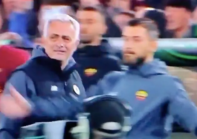 Khoảnh khắc bật khóc nức nở gây xúc động của Jose Mourinho - Bóng Đá