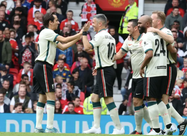 Berbatov ghi bàn, huyền thoại M.U vẫn thất bại trước Liverpool - Bóng Đá