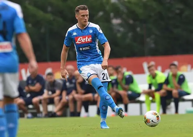 Sao trẻ 19 tuổi chính thức có màn ra mắt Napoli - Bóng Đá