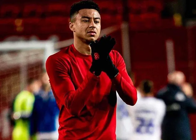 Jesse Lingard goes for run with fellow Man Utd youth team star Ravel Morrison as pals keep fit during lockdown - Bóng Đá