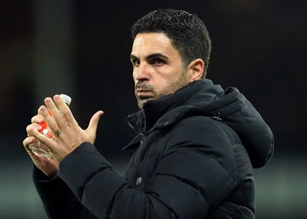 Arteta nhận được lời cảnh báo từ người đồng nghiệp Roberto Martinez - Bóng Đá