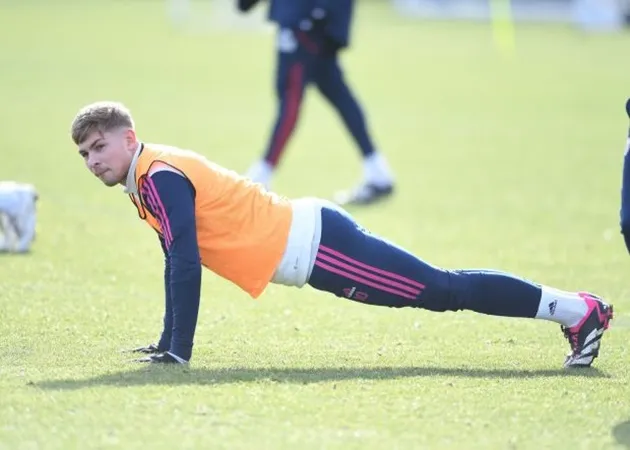 Xhaka, Saka and Zinchenko are put through paces in training - Bóng Đá