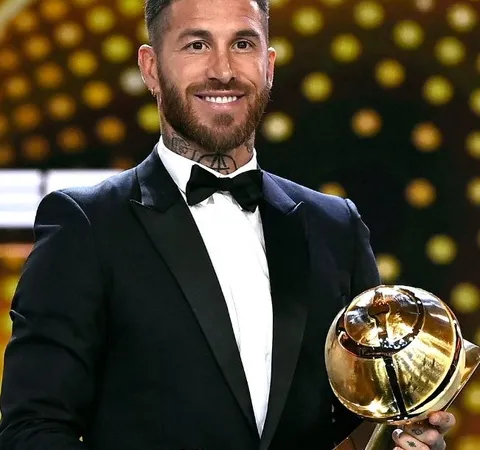 Sergio Ramos nhận giải Hậu vệ hay nhất lịch sử - Bóng Đá