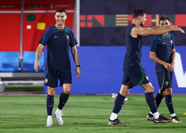 Ronaldo phản ứng mạnh mẽ trên sân tập sau khi rời Old Trafford - Bóng Đá