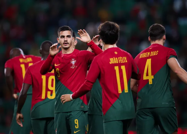 Fernandes bùng cháy với cú đúp, Bồ Đào Nha thắng đậm dù không có Ronaldo - Bóng Đá