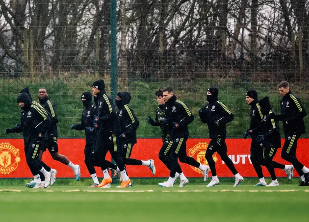 Cơn ác mộng số 9 trở lại, sân tập Man Utd yên ắng lạ thường - Bóng Đá