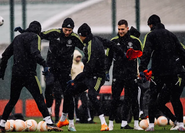 Cơn ác mộng số 9 trở lại, sân tập Man Utd yên ắng lạ thường - Bóng Đá