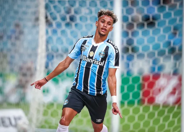 ARSENAL VERY CLOSE TO SIGNING GREMIO MIDFIELDER BITELLO - Bóng Đá