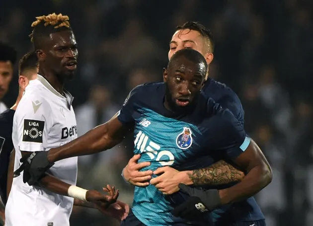 Porto star Moussa Marega tells Vitoria fans to ‘f*** yourself’ after he walks off the pitch following vile racist abuse - Bóng Đá