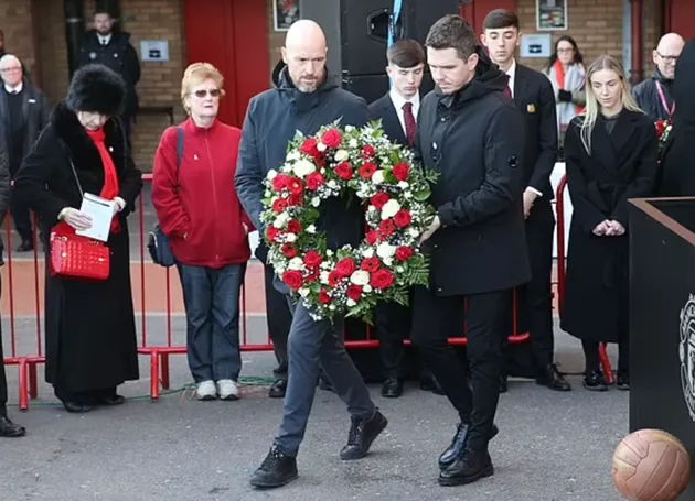 Erik ten Hag and Harry Maguire mark 65th anniversary of the Munich air  - Bóng Đá