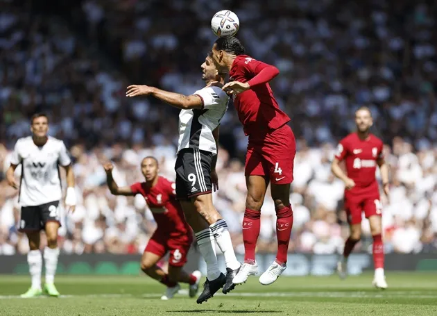 Mitrovic làm Henderson và Van Dijk bẽ mặt - Bóng Đá