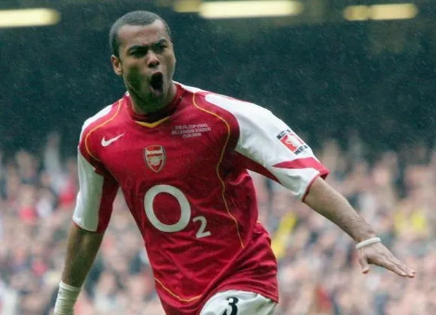Ashley Cole attacked at home by gang of masked robbers who stole his jewellery - Bóng Đá
