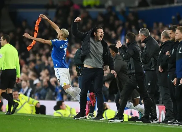 Frank Lampard breaks his hand celebrating Everton’s winner against Newcastle - Bóng Đá