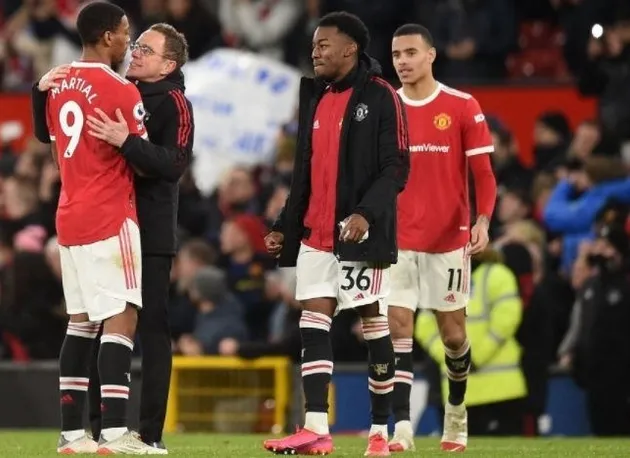 Rangnick ôm Martial sau trận - Bóng Đá