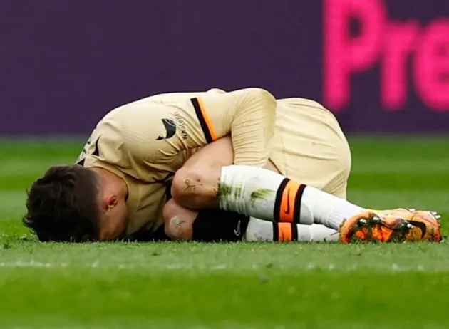 Những hình ảnh phản cảm xuất hiện trong trận Leicester - Chelsea - Bóng Đá