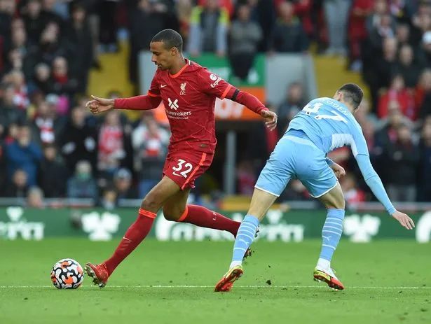 Ferdinand chỉ ra trung vệ Liverpool chơi tốt hơn cả Van Dijk - Bóng Đá