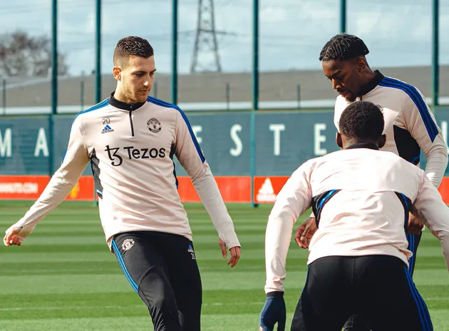 Hình ảnh khiến CĐV Man Utd phấn khích trên sân tập - Bóng Đá