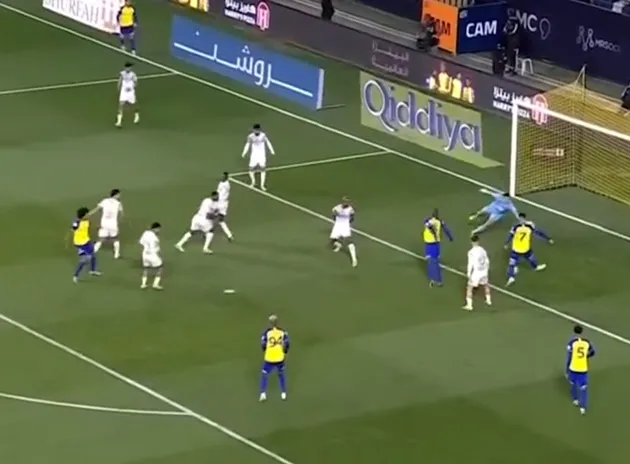 Tròn mắt với 2 pha kiến tạo khó tin của Ronaldo - Bóng Đá
