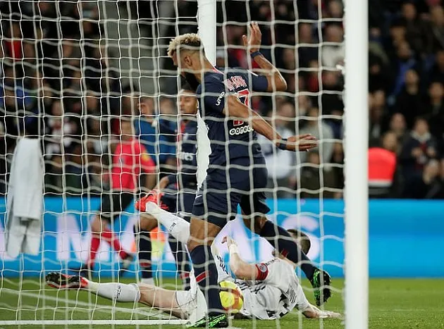 Mbappe trố mắt trước pha bỏ lỡ thần thánh của đồng đội  - Bóng Đá