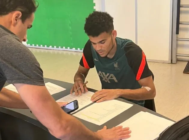 Luís Diaz completes first part of medical in Argentina - Bóng Đá