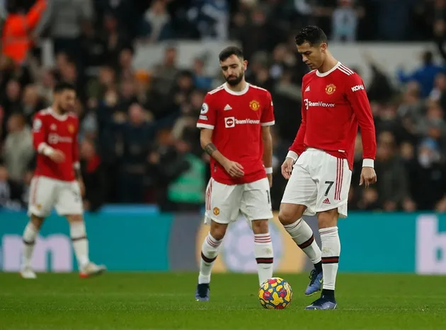 Man Utd are doing the worst thing possible in Bruno Fernandes contract talks - Bóng Đá