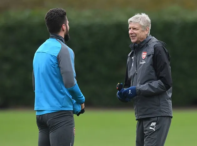 Lacazette khiến các đồng đội mệt nhoài trên sân tập - Bóng Đá