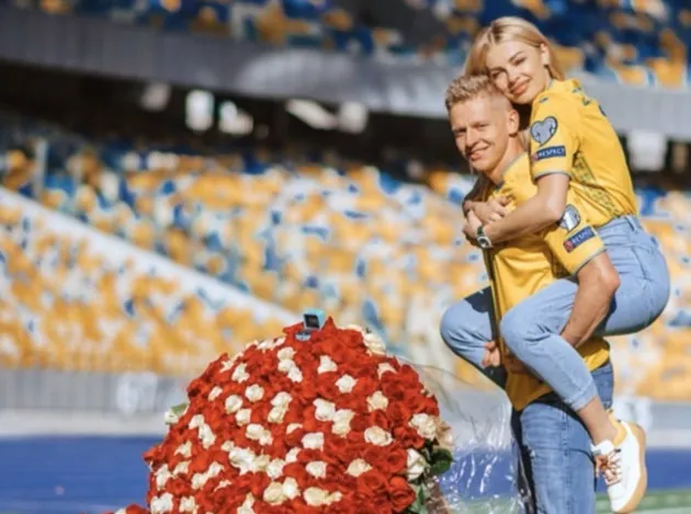 Zinchenko proposes to stunning girlfriend in stadium hours after kissing her live on TV following Ukraine’s Euros spot - Bóng Đá