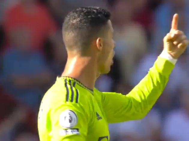 Ronaldo tức giận với De Gea sau 2 sai lầm - Bóng Đá