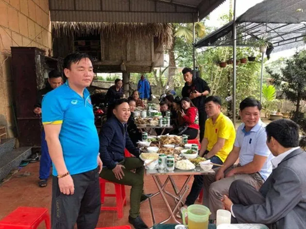 Bữa cơm ấm cúng đầu năm mới của gia đình Bùi Tiến Dũng - Bóng Đá