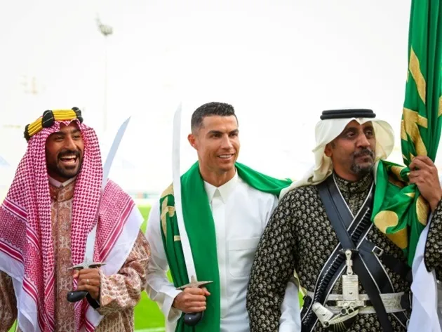 Cristiano Ronaldo wields sword and wears traditional dress  - Bóng Đá