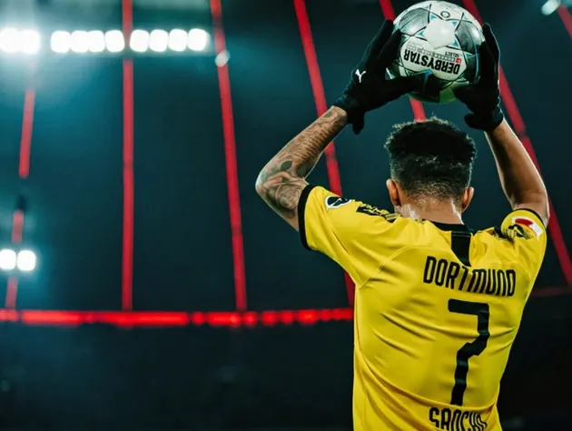 (Photo) Man United transfer target Jadon Sancho will raise eyebrows by liking Liverpool post - Bóng Đá