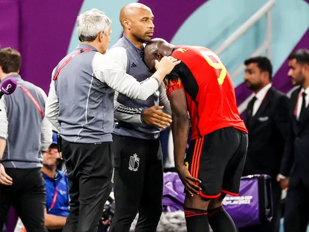 Tự oán bản thân, Lukaku gục lên Henry khóc nức nở - Bóng Đá