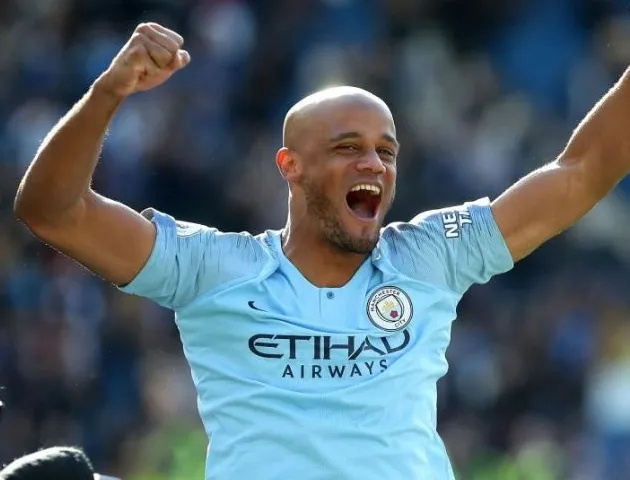 Man City stars Kompany, Silva, De Bruyne and Co celebrate historic Treble and say farewell to legendary skipper - Bóng Đá