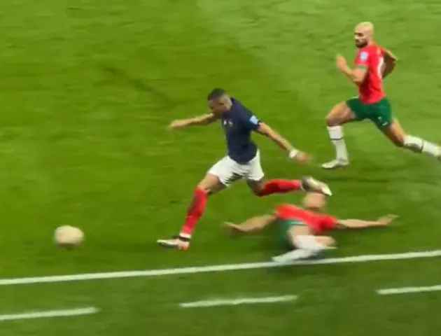 'Cơn lốc' Mbappe hoàn toàn thổi bay Morocco - Bóng Đá