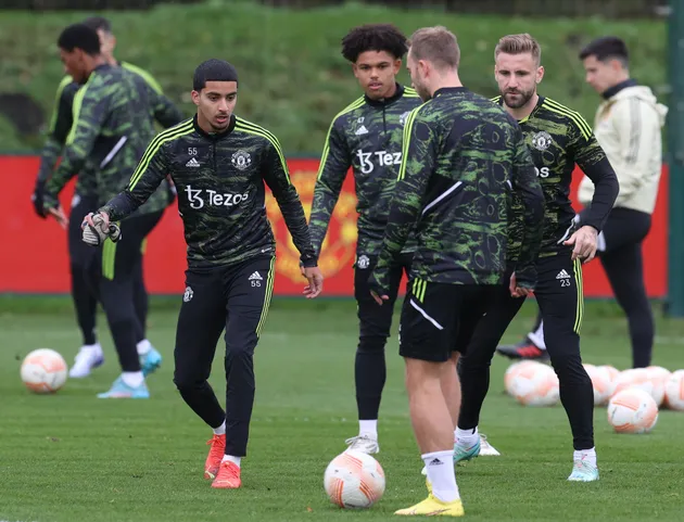 Casemiro theo sát trên sân tập, Ten Hag bố trí bộ 3 mới mẻ cho M.U? - Bóng Đá