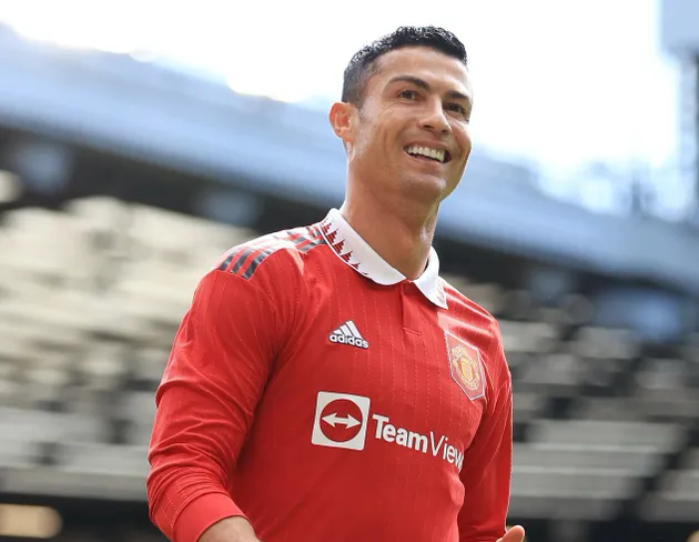 Ronaldo phản ứng với Ten Hag ngay trận đầu làm việc cùng - Bóng Đá