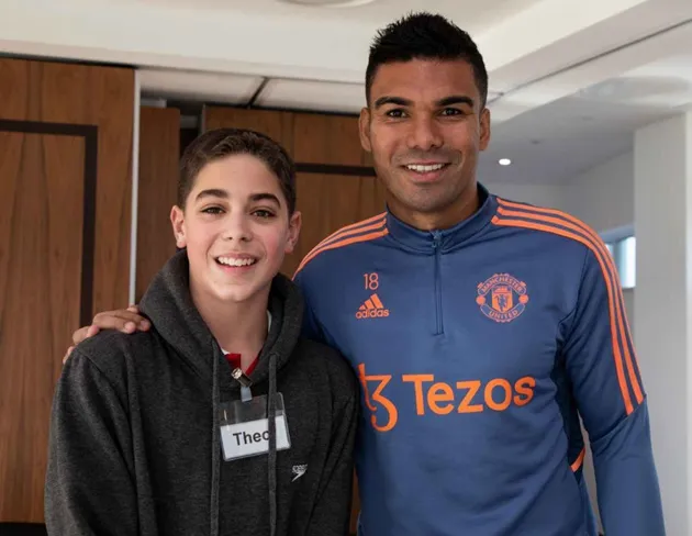 Man Utd aces in delighting children with serious illnesses on Carrington visit - Bóng Đá