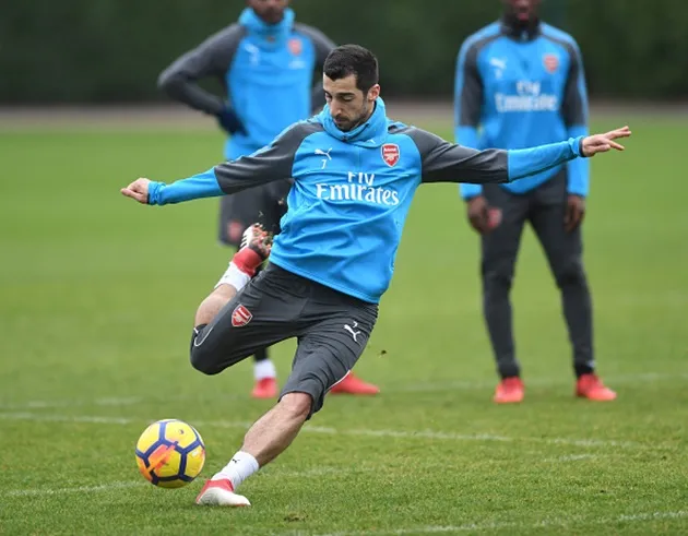 Lacazette khiến các đồng đội mệt nhoài trên sân tập - Bóng Đá